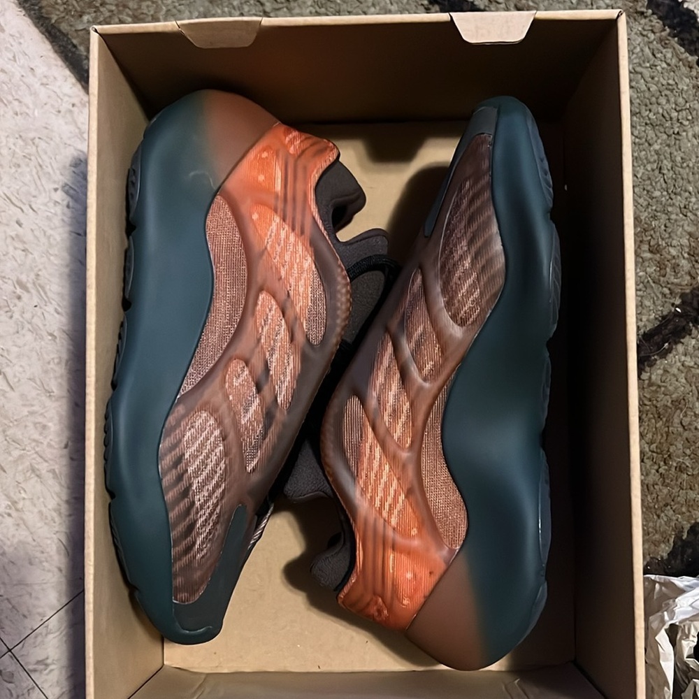 YZY 700 V3